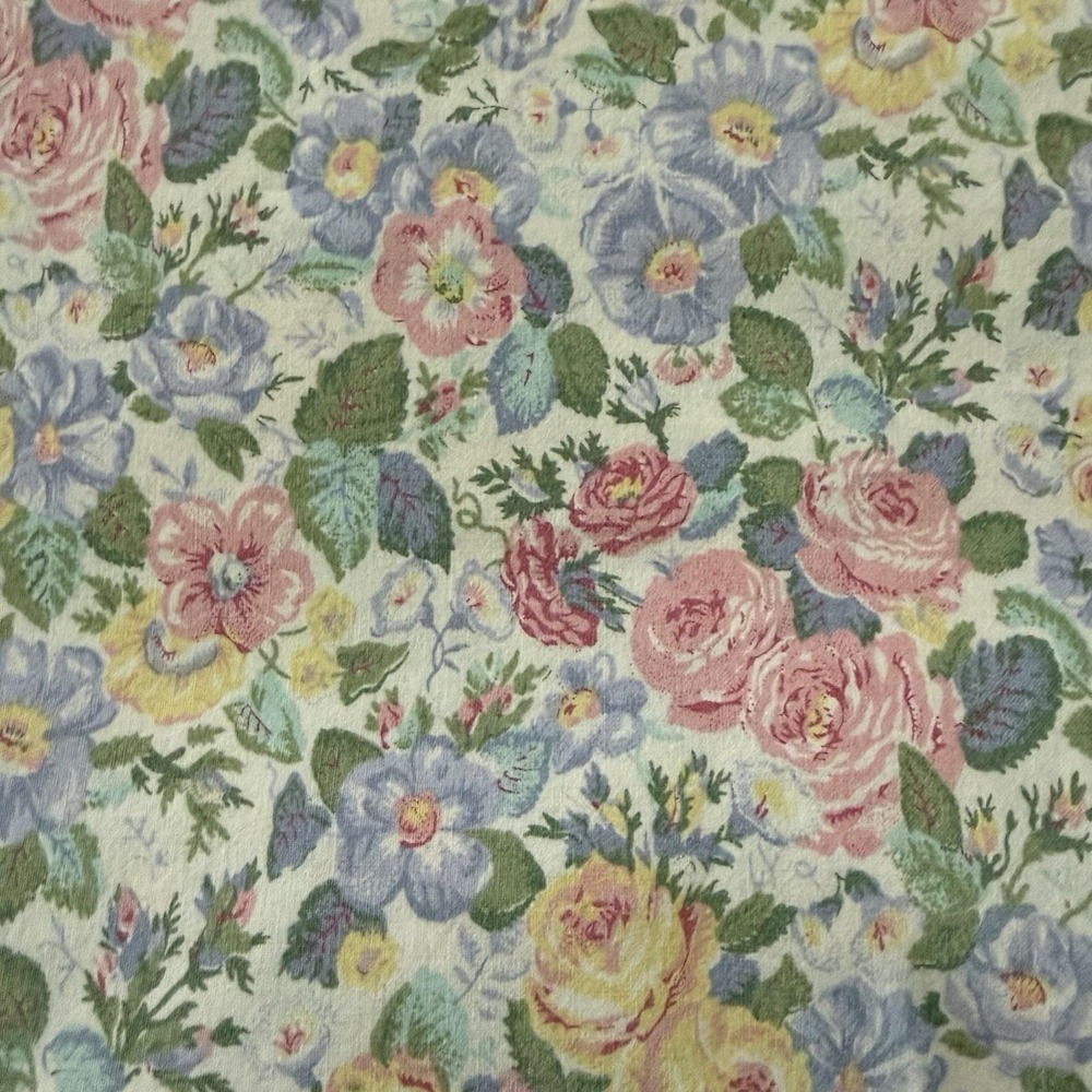 Vintage Laura Ashley Oval Tablecloth Cottagecore Floral Rose Chintz 76 x 56 - Picture 4 of 16